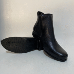 Botina Chelsea Feminina em Couro Legítimo – Elegância, Conforto e Resistência
