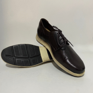 Sapato Casual em Couro Liso com Solado Leve e Resistente