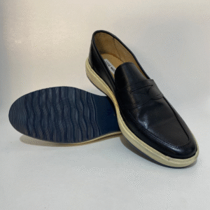 Sapato Casual em Couro Liso com Solado Leve e Resistente