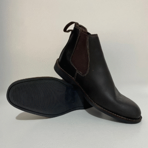 A Botina Chelsea Perfeita: Couro Legítimo com Solado Costurado