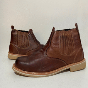 Botina Masculina Tradicional em Couro Latego com Elástico e Solado de Látex