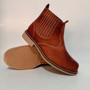 Botina Masculina Tradicional em Couro Latego Pinhão com Elástico e Solado de Látex