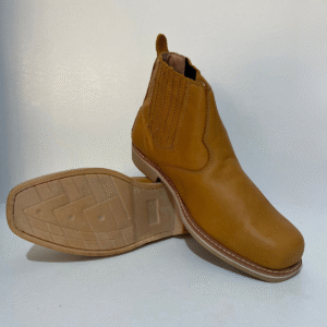 Botina Masculina Tradicional em Couro Latego Amarelo com Elástico e Solado de Látex